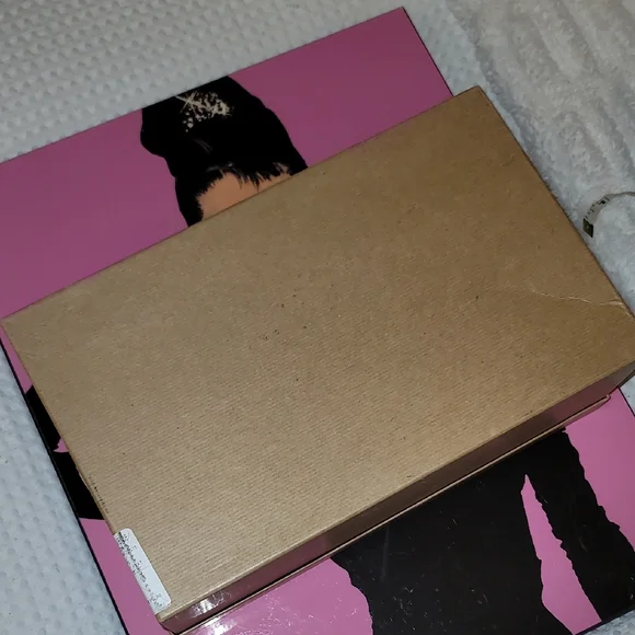 Christian Louboutin Tan Shoe Box - Picture 6 of 7